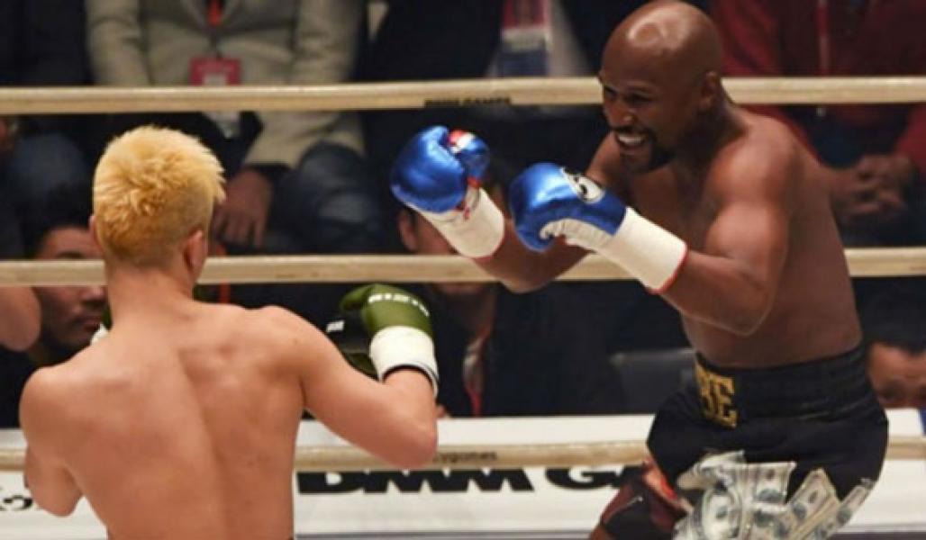 Cari Sensasi, Mayweather Mau Duel di UFC dan Rematch dengan Pacquiao