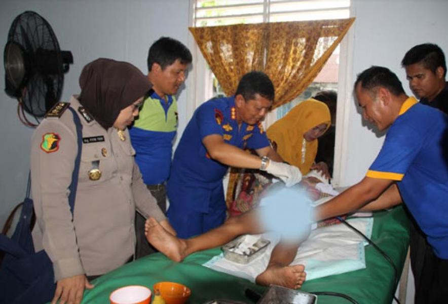 Ditpolairud Gelar Sunat Massal dan Pembagian Sembako di Kampung Pinang Sebatang