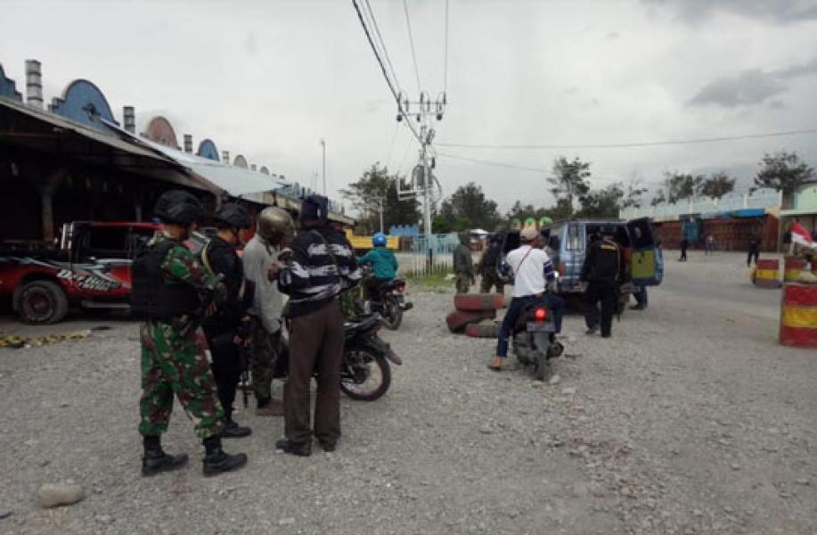 Gelar Pemeriksaan, Satgas Yonif Raider 514 Jaga Stabilitas Keamanan