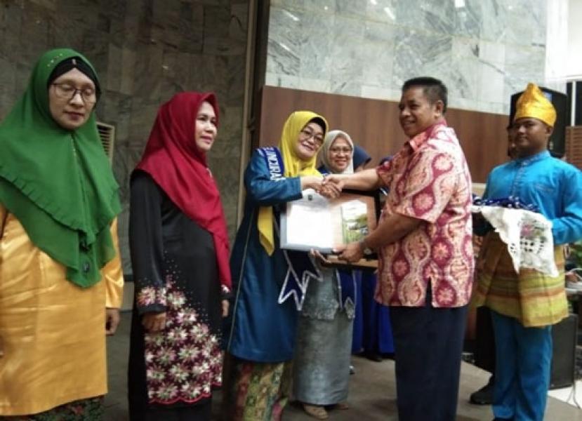 IGI Riau Luncurkan 179 Buku Guru dan Anak
