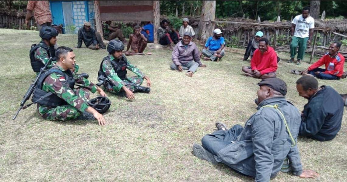 Jamin Keamanan Kondusif, Prajurit Satgas Pamtas RI-PNG 514 Bertemu Tokoh Masyarakat