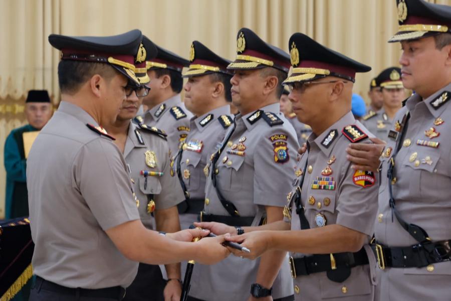 Kapolda Riau Pimpin Sertijab Wakapolda, Kabid TI, Karoops dan Kapolresta Pekanbaru