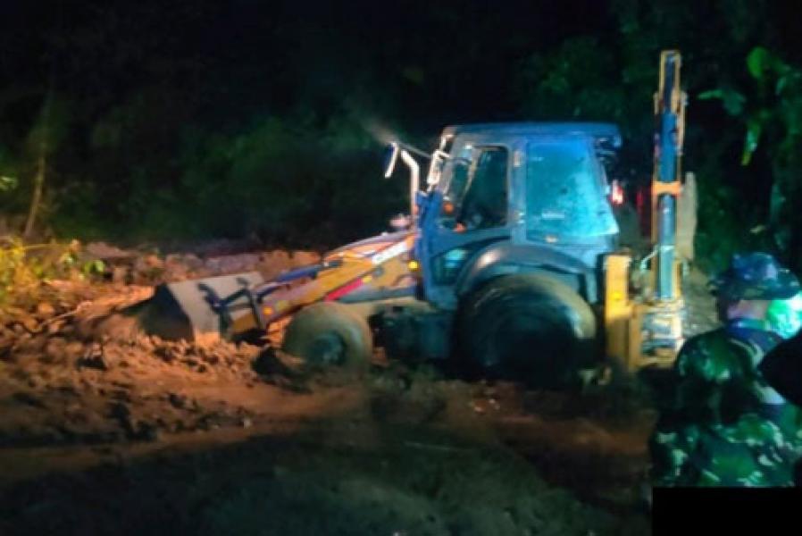 Longsor, Jalur Lintas Riau-Sumbar Putus Hampir 7 Jam