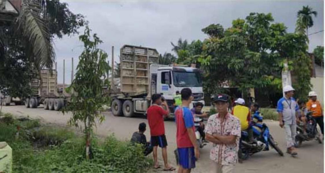 Merasa Ditipu, Warga Desa Lalang Kabung Tutup Akses Jalan Ke Pabrik RAPP