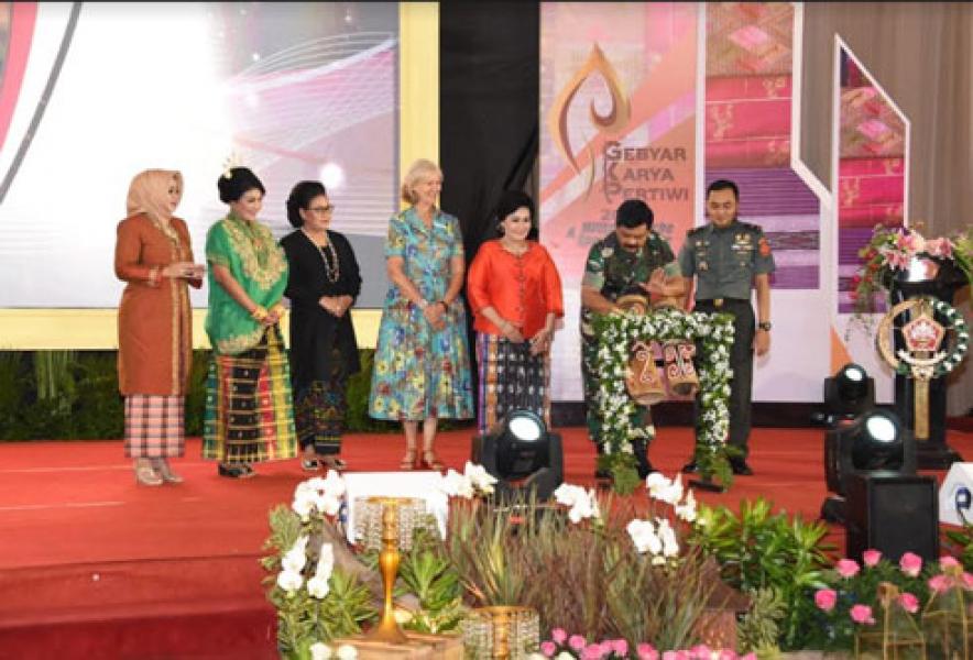 Panglima TNI Buka Gebyar Karya Pertiwi dan Military Attache Spouses Culture 2019