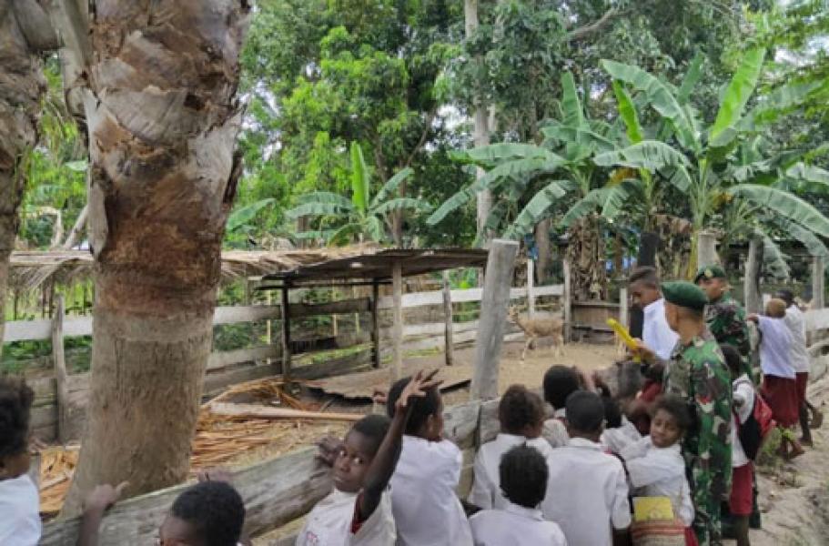 Peringati HCPSN 2019, Satgas Pamtas RI-PNG Yonif 411 Kostrad Ajak Siswa Sayangi Binatang