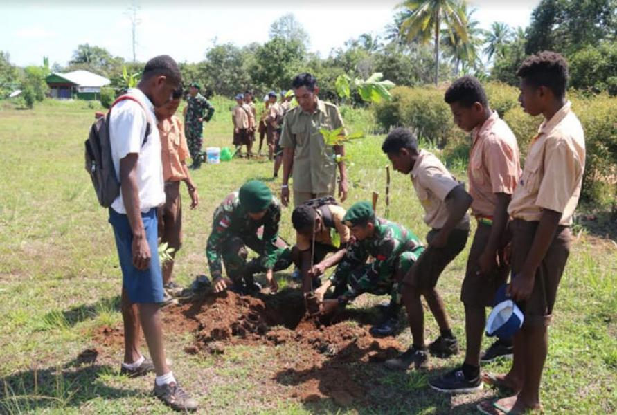 Peringati HMPI Satgas Pamtas RI-PNG Yonif 411/Pdw Budayakan Cinta Tanam Pohon