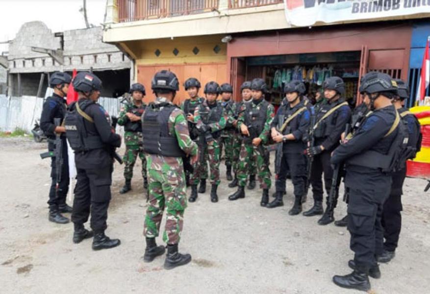 Prajurit Satgas Yonif 514 dan Brimob Polri Pastikan Keamanan Kondusif Jayawijaya