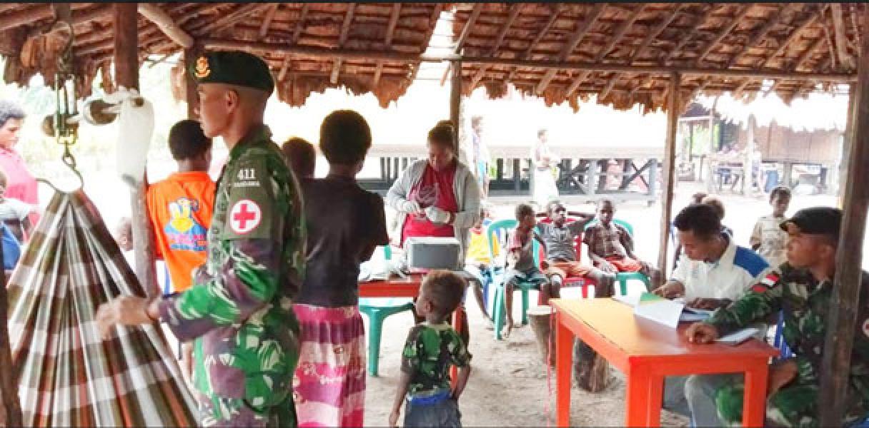 Satgas Pamtas Yonif 411 Kostrad Gelar Posyandu Bagi Warga Perbatasan RI-PNG