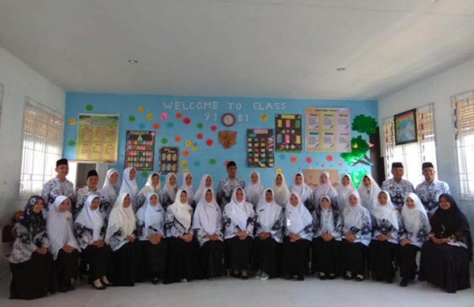 Semarak Hari Guru ke-74, SMPN 42 Pekanbaru Gelar Gerai Bisnis Day dan Lomba Masak Nasi Goreng