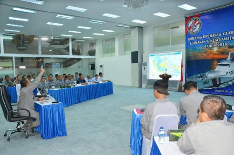 Sestama Bakamla RI Beri Arahan Peserta Briefing dan Gladi Posko Kamlamla