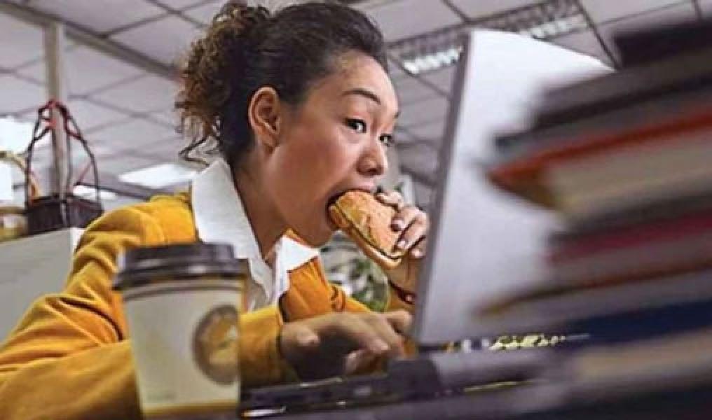 Tidak Mau Mati Muda, Hindari 7 Kebiasaan Buruk Makan Seperti Ini