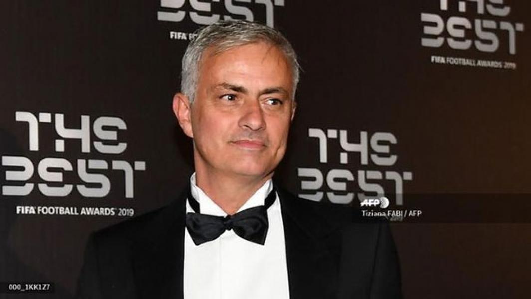 Usai Resmi Latih Tottenham, Mourinho Sibuk Ditelepon Bos MU