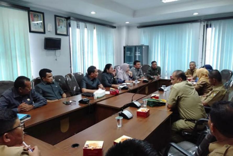 Vokal Saat Demo, Sejumlah Guru Dimutasi Ngadu ke Komisi III DPRD Pekanbaru