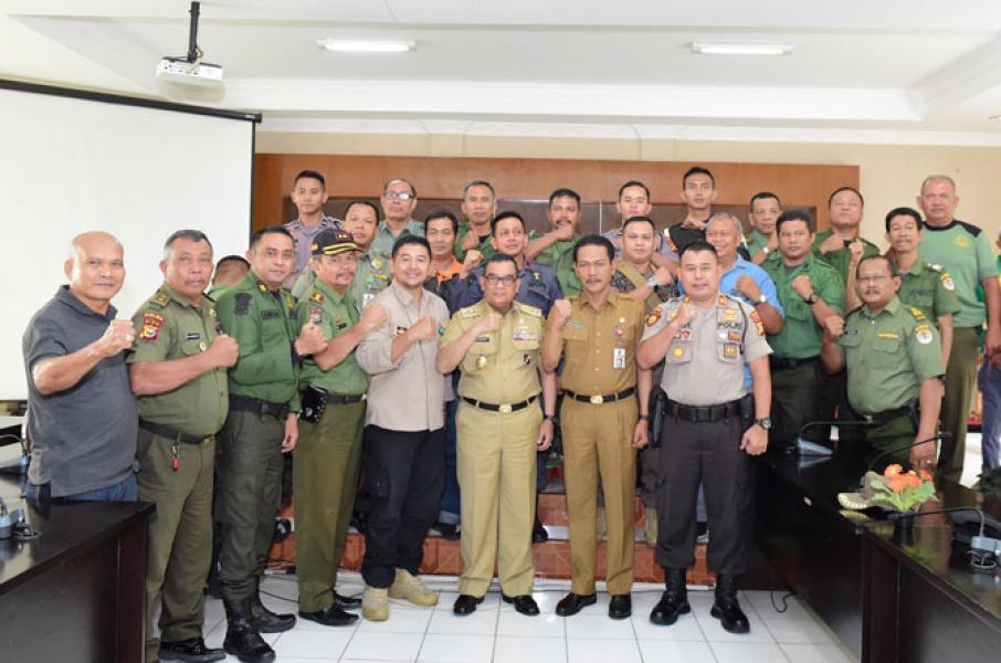 Wagubri Lepas Tim Satgas Penertiban Sawit Ilegal untuk Pelalawan dan Kuansing