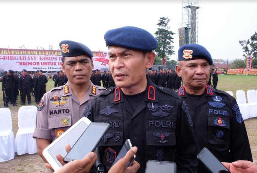 Wakapolda Riau Pimpin Upacara HUT Brimob ke 74