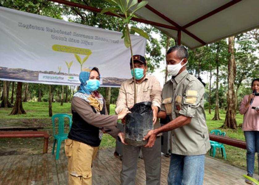 Dinas LHK Riau Apresiasi Gerakan Green Radioline Menanam di TWA Buluh Cina