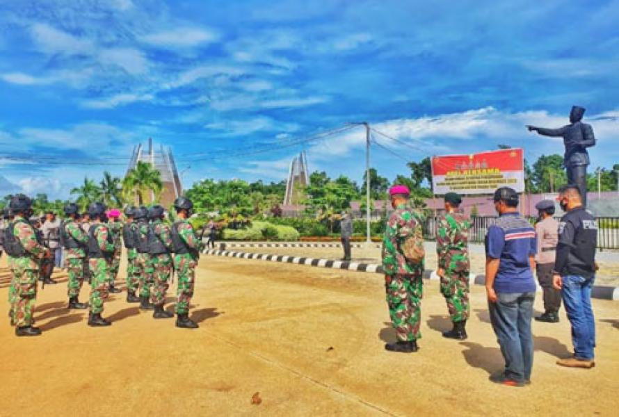 Menyambut Datangnya Bulan Penuh Kasih, Satgas Yonif MR 413 Kostrad Gelar Apel Siaga Gabungan