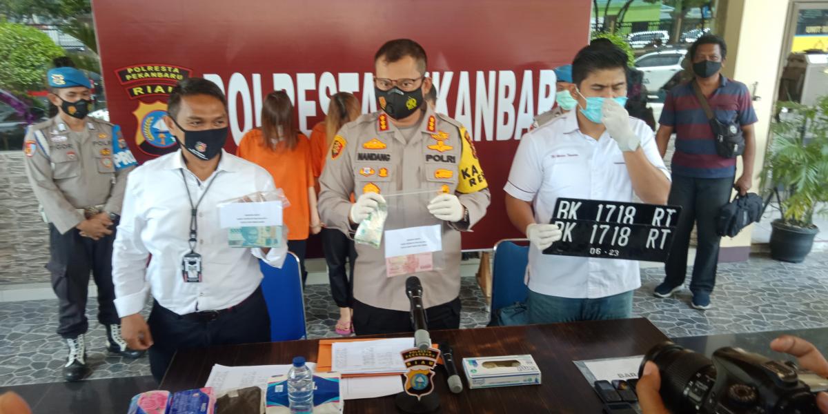 Modus Hipnotis, Dua WNA China Dibantu Wanita Asal Singkawang Gasak Rp 700 Juta Milik IRT Pekanbaru