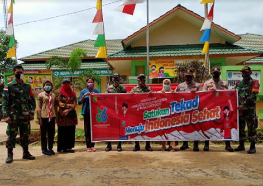 Peringati HKN Ke-56, Satgas Yonif 642 Bersama Stakeholder Bagikan Masker dan Sosialisasikan Prokes