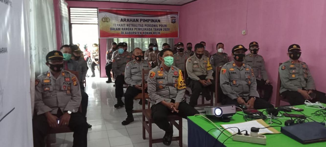 Personil Polsek Tanah Putih Menerima Arahan Pimpinan Tentang Netralitas Polri Dalam Pilkada