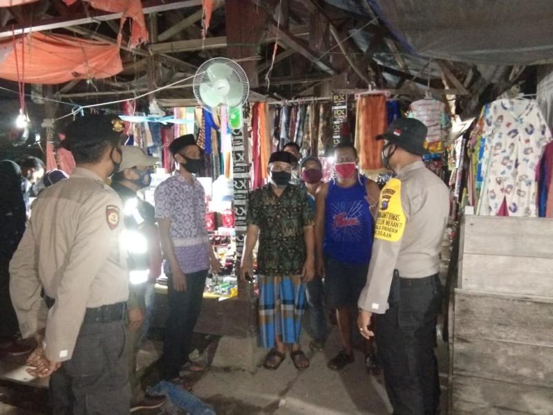 Personil Polsek Teluk Meranti Bersama Satpol PP Laksanakan Ops Yustisi Protokol Kesehatan