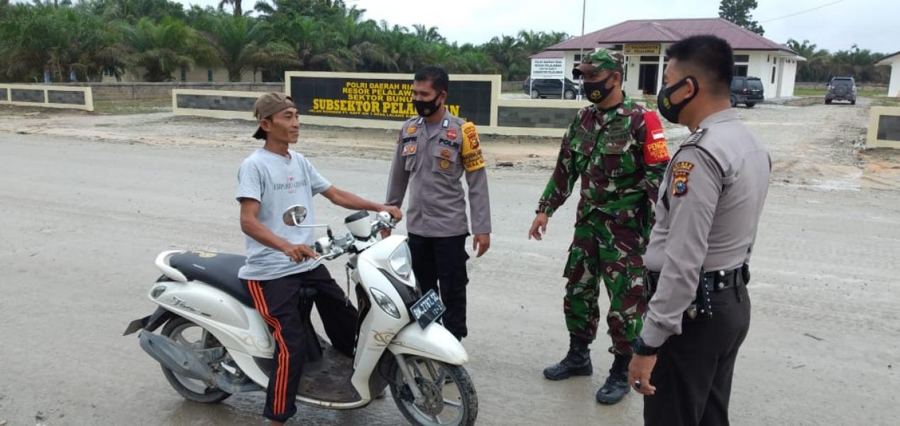 Personil Polsubsektor Pelalawan Cegah Covid-19 Dengan Rutinkan Ops Yustisi