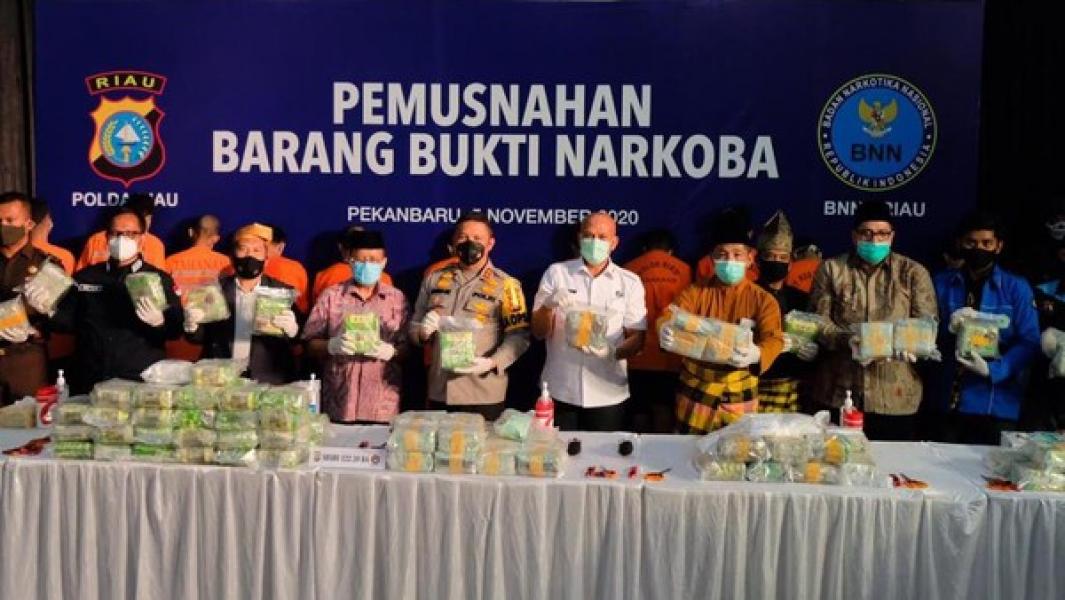 Polda Riau dan BNN Musnahkan 122 Kg Sabu dan 10 Ribu Butir Pil Ekstasi