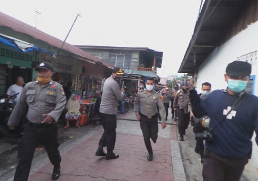 Polisi Dilempari Batu Saat Tangkap Pengedar Narkoba Di Jalan Pengeran Hidayat