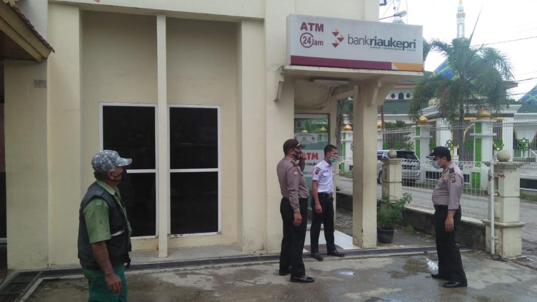 Polsek Pangkalan Kerinci Sambangi Tempat Pelayanan Bank Untuk Antisipasi Pungli