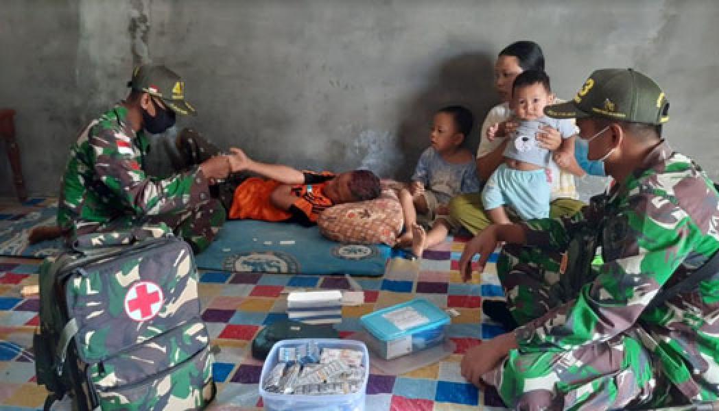 Satgas Yonif MR 413 Jamin Kesehatan Masyarakat Perbatasan RI-PNG 