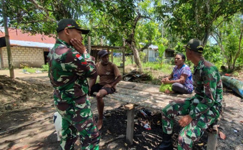 Satgas Yonif MR 413 Kostrad Keliling Kampung Kuatkan Ikatan Silaturahmi di Papua