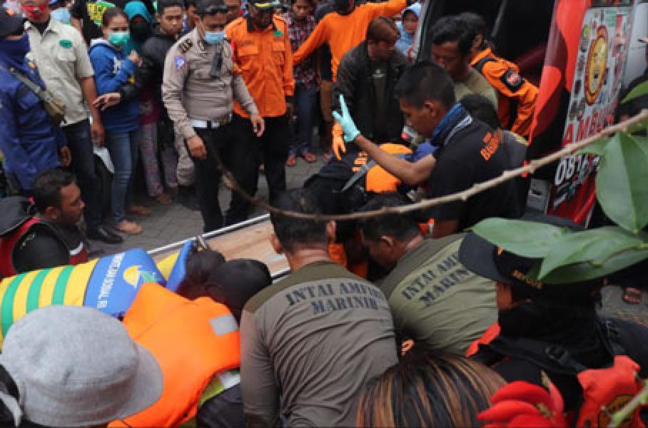 Tak Kenal Lelah, Prajurit Taifib 2 Marinir Akhirnya Temukan Korban Tenggelam di Kali Buntung