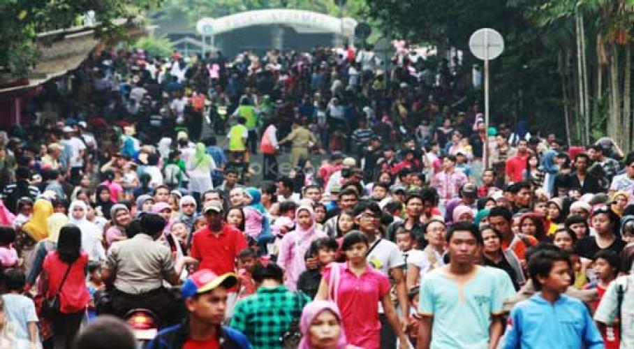 58 Ribu Orang Tumplek di Ragunan