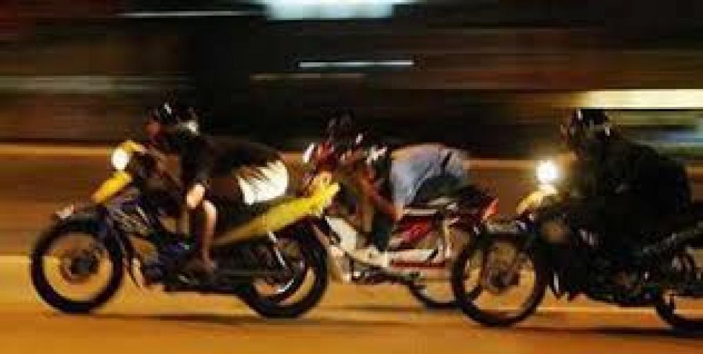Berulah ! Geng Motor Malah Ngejek Polisi