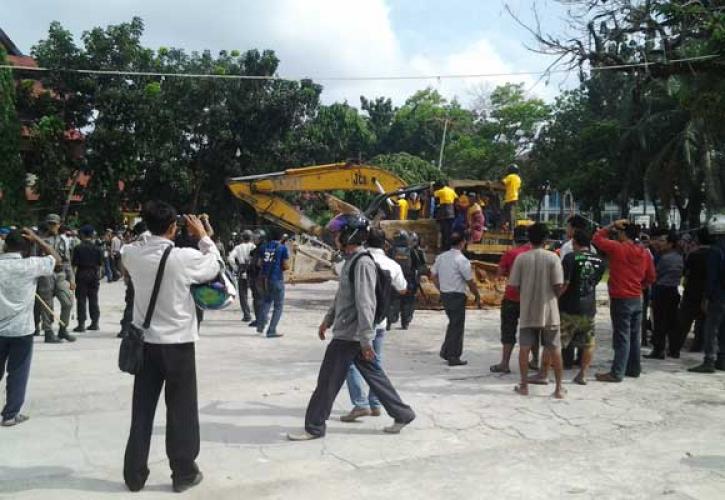 Eksekusi Lahan RM Bebek Goreng Ricuh