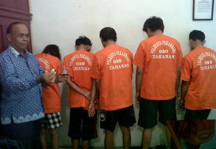 Wow ! Dua PNS Kepergok  Pesta Narkoba