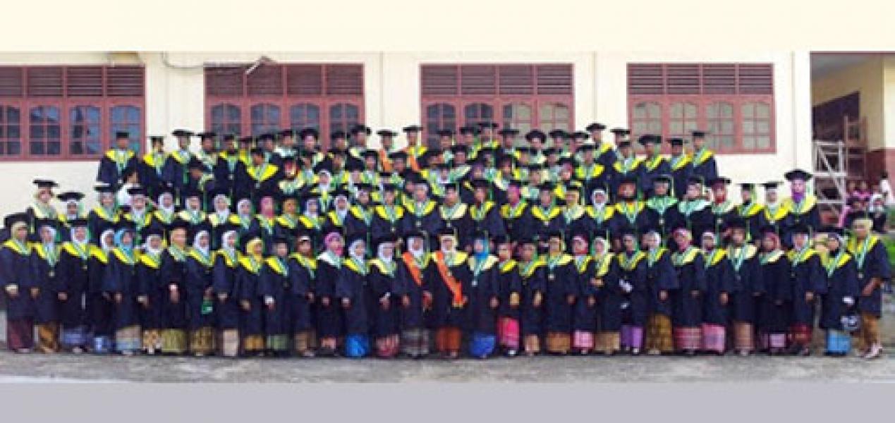 107 Mahasiswa/i STAI Nurul Falah Air Molek di Wisuda‪