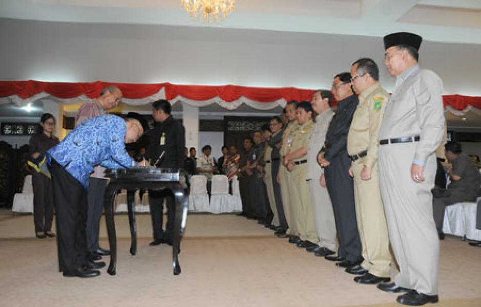 12 Kabupaten/Kota Tandatangani Nota Kesepahaman dengan BP REDD+