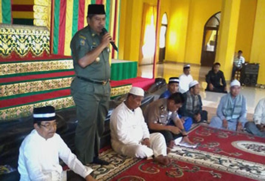 2015, STB Gelar Festival Sampan Hias Tradisional