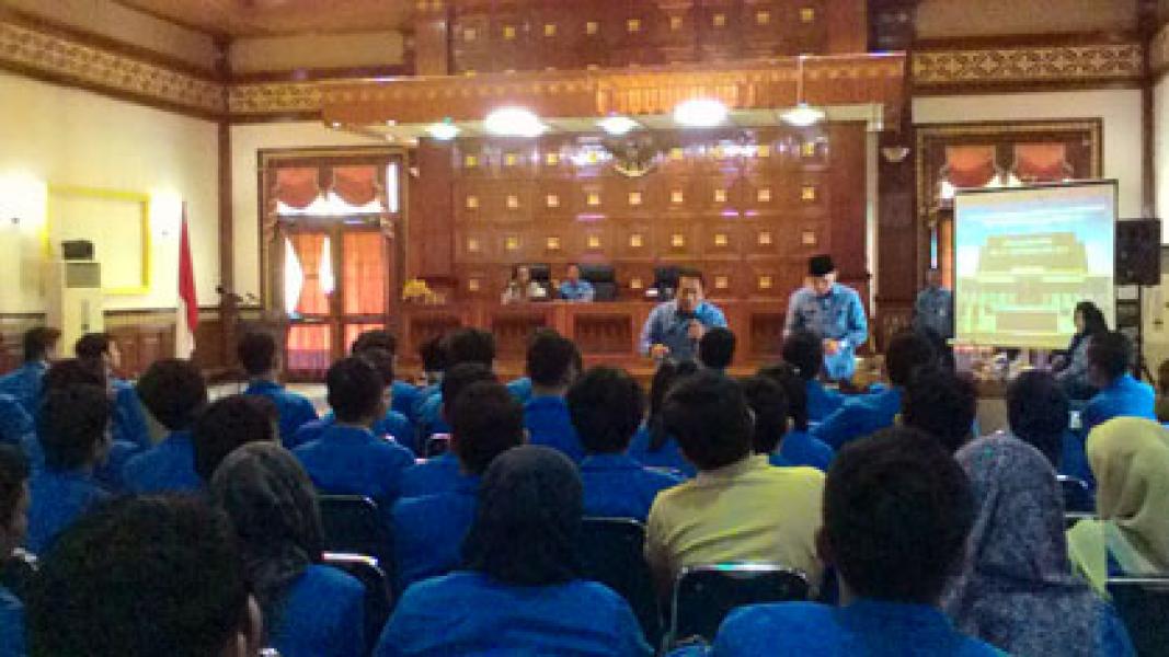 Assisten I Siak Ekspose Program Pemkab Kepada 120 Mahasiswa UIR