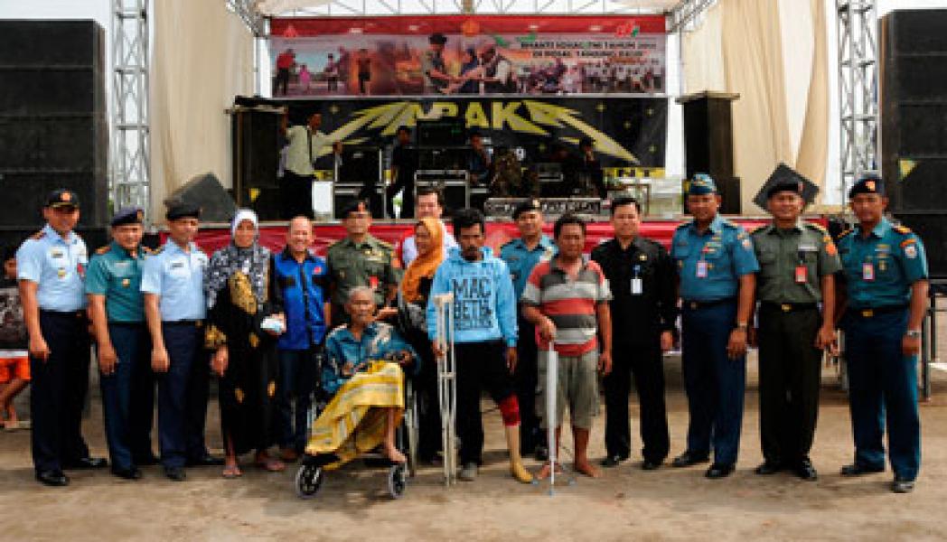 Bhakti Sosial TNI Menyambut Perayaan Natal Tahun 2014
