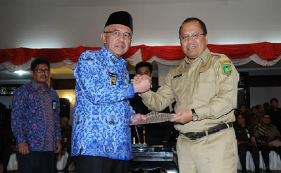 Bupati Meranti Terima DIPA 2015