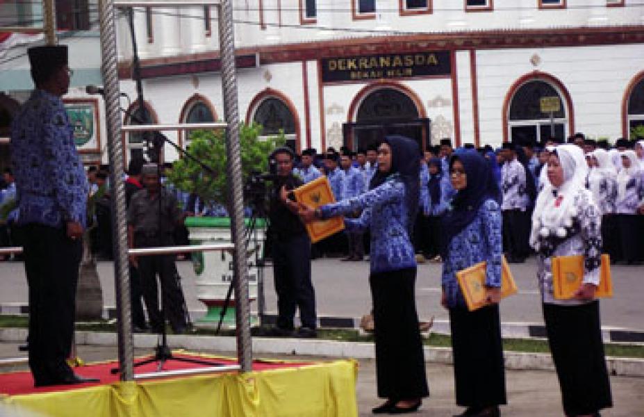 Bupati Rohil Pimpin Upacara HUT Korpri Ke-43