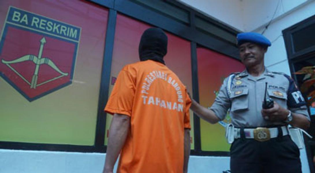 Dukun Palsu Setubuhi Mahasiswi