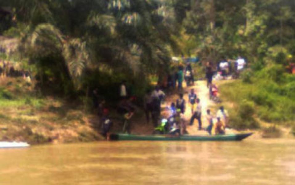 Pasca Hanyutnya Jembatan, Warga di Empat Desa Rokan IV Koto Kesulitan Sembako