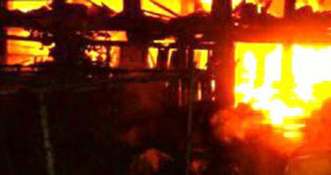 Sebuah Rumah di Jalan Beringin Rengat Ludes Terbakar