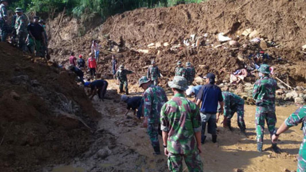TNI Terus Cari Korban Tanah Longsor Banjarnegara
