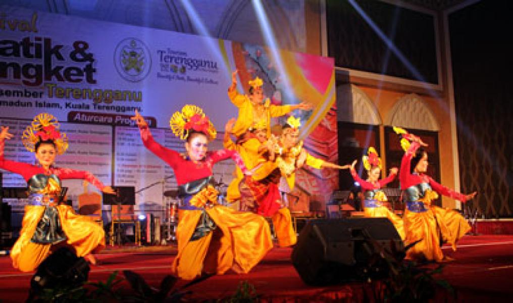 Tari Zapin dan Musik Kolaborasi Siak Pukau Penonton Terengganu