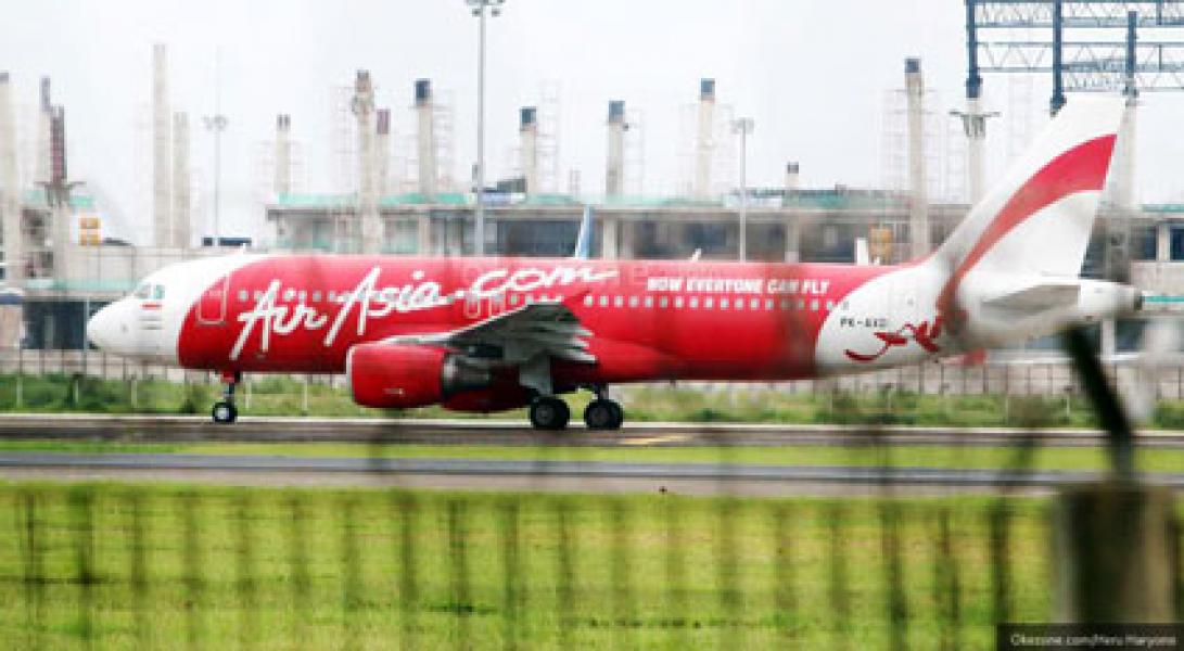 Yakin Masih Hidup, Keluarga Pramugari AirAsia Tutup Karangan Bunga